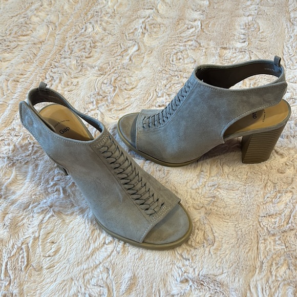 Size 8 - Picture 3 of 13